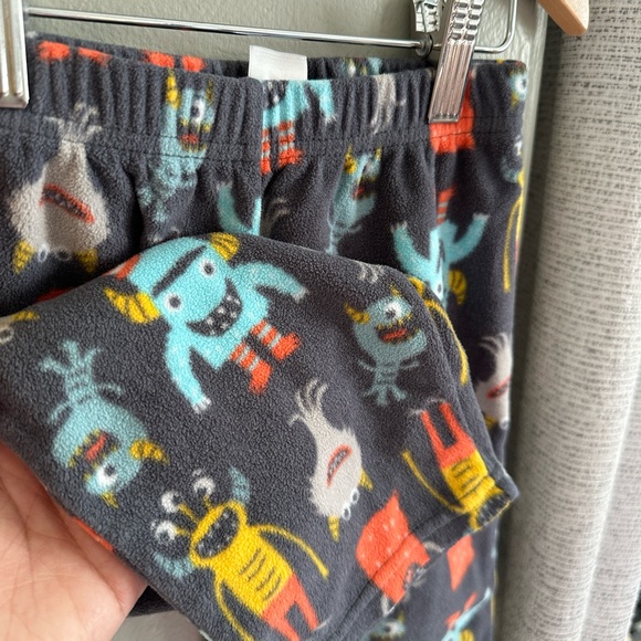 Carters PJ Set - Picture 3 of 3